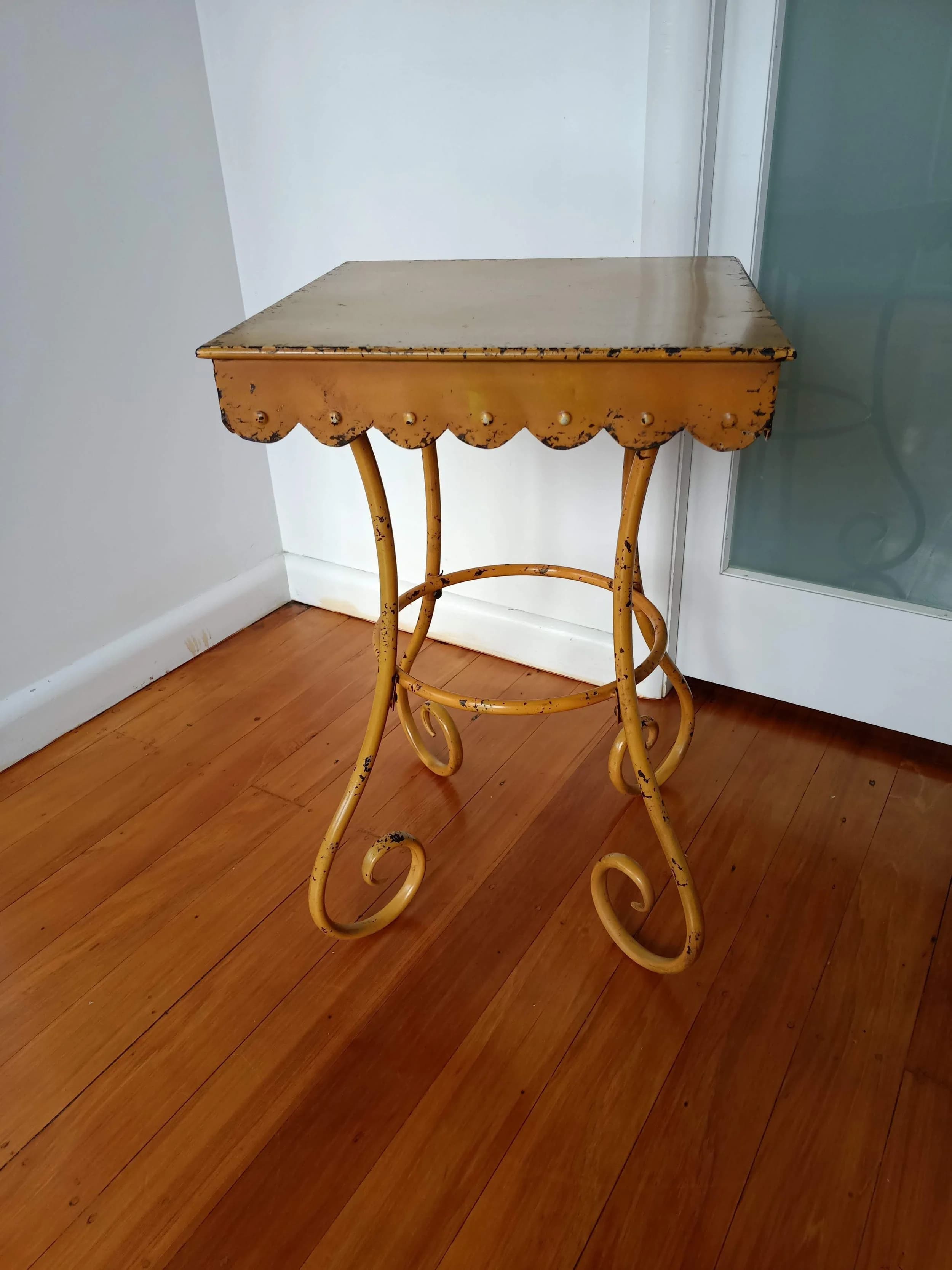 Vintage Style Metal Plant Stand/ Bedside Table